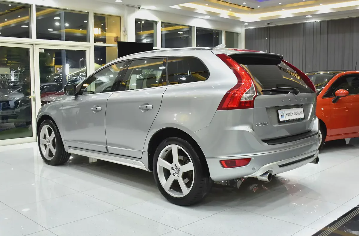 EXCELLENT DEAL for our Volvo T6 AWD R-Design ( 2010 Model ) in Silver Color GCC Specs-6-6