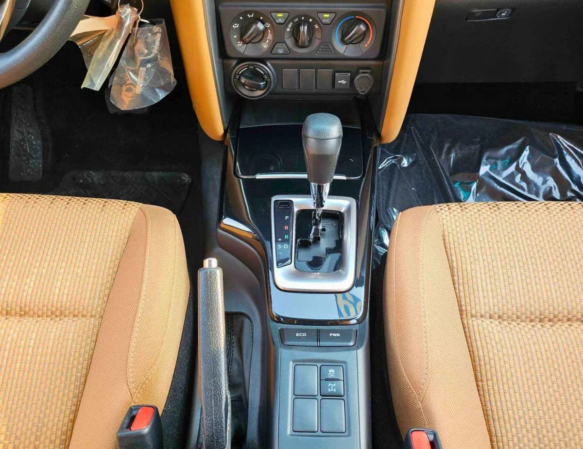 Toyota Fortuner FORTUNER TOYOTA FORTUNER || 2.4L DIESEL V4 4WD / MANUAL AC (CODE # FDMC)-14-0
