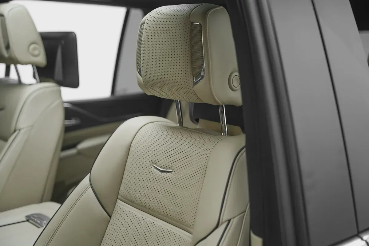 2023 CADILLAC ESCALADE 600 BLACK EDITION WITH WARRANTY AND SERVICE CONTRACT-10-10