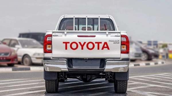 Toyota Hilux (LHD) TOYOTA HILUX DC 2.7L SR5 MT 4X4 MY2024 – WHITE