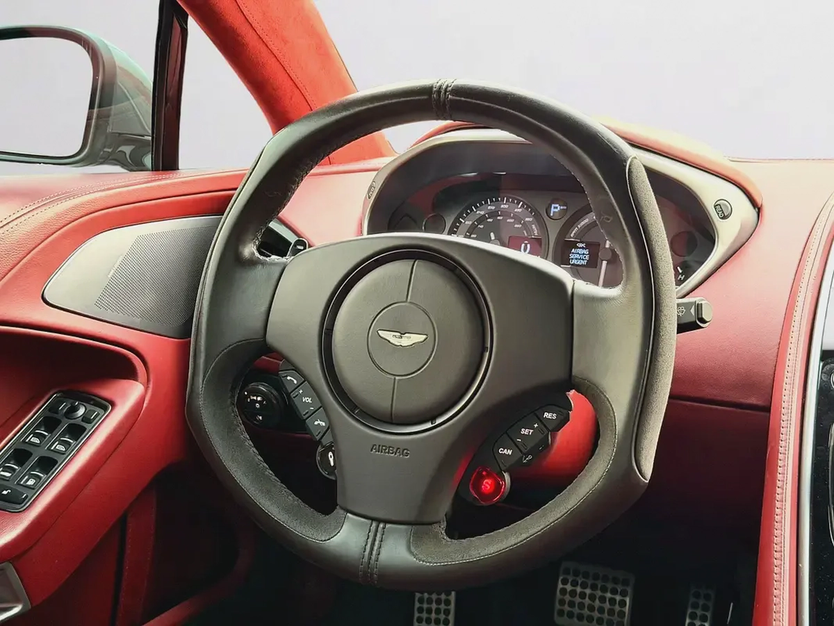 RARE FULL CARBON SPEC | GCC CAR | V12 ENGINE | 2014-13-13