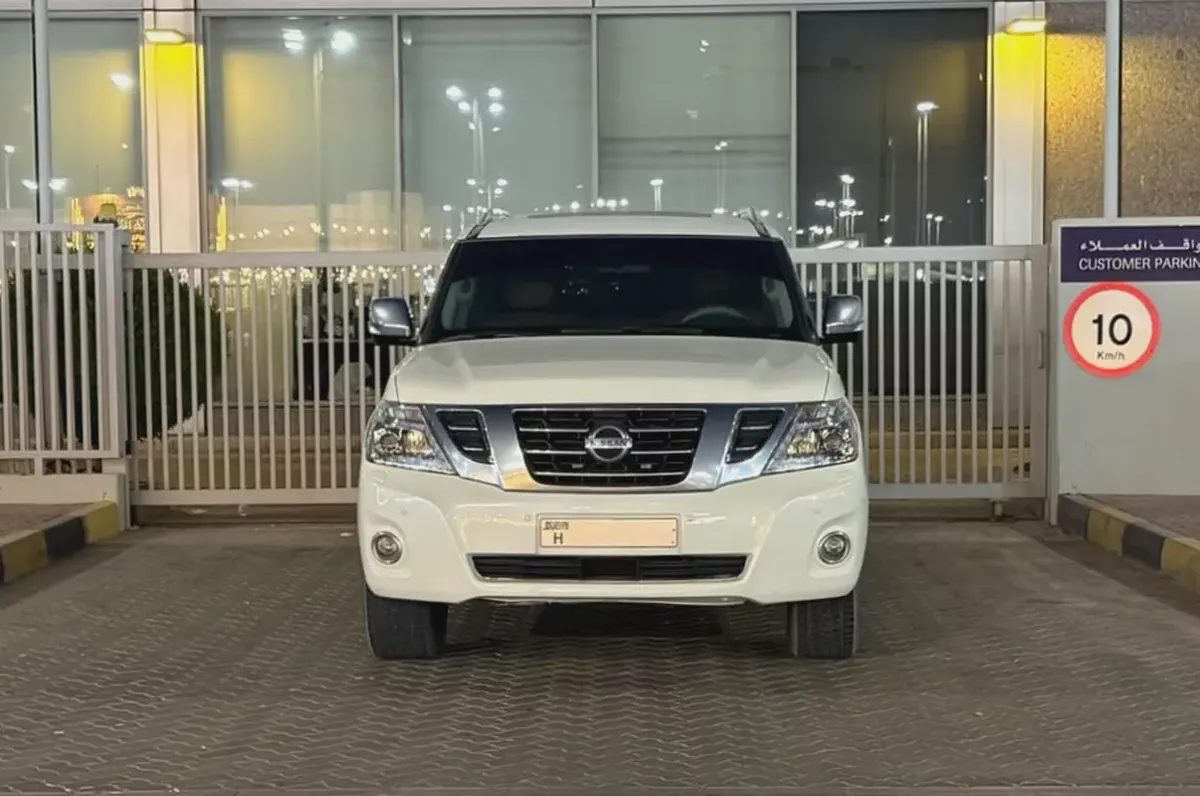 Nissan Patrol LE Platinum 2015 | GCC Specs | V8 Luxury-1-1