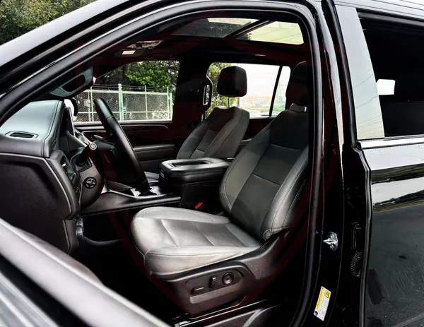 Chevrolet Suburban LT 5.3L 4WD | 2023 | GCC | Original Paint | Accident-Free | In Excellent