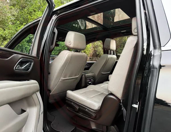 Chevrolet Suburban LT 5.3L 4WD | 2023 | GCC | Original Paint | Accident-Free | In Excellent