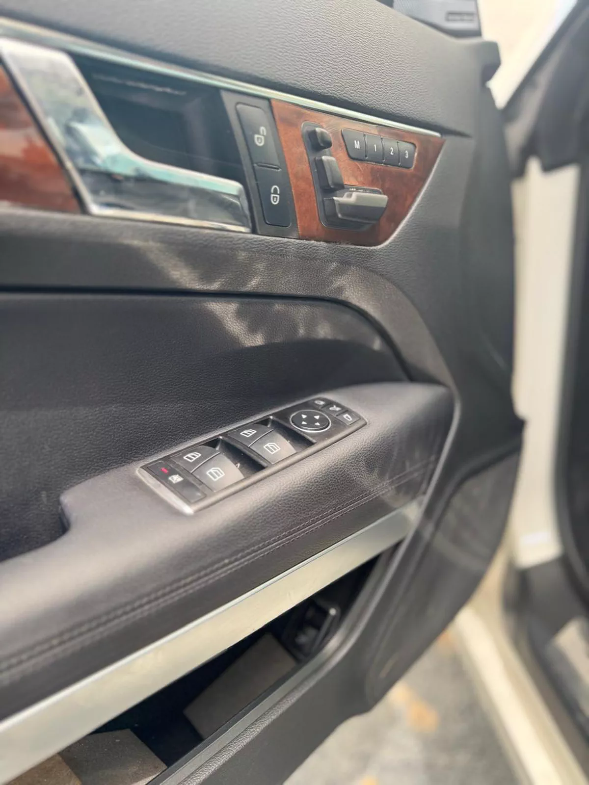 Mercedes Benz E350 2011-12-12