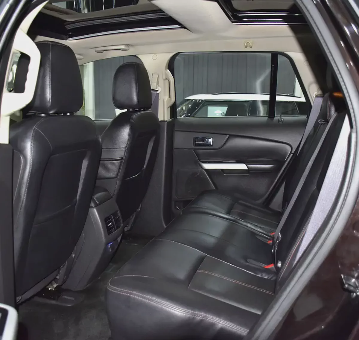 EXCELLENT DEAL for our Ford Edge Limited AWD ( 2014 Model ) in Dark Brown Color GCC Specs-15-15