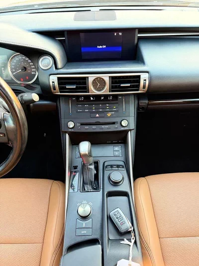 Lexus IS300 AWD (NON GCC) AWD-4