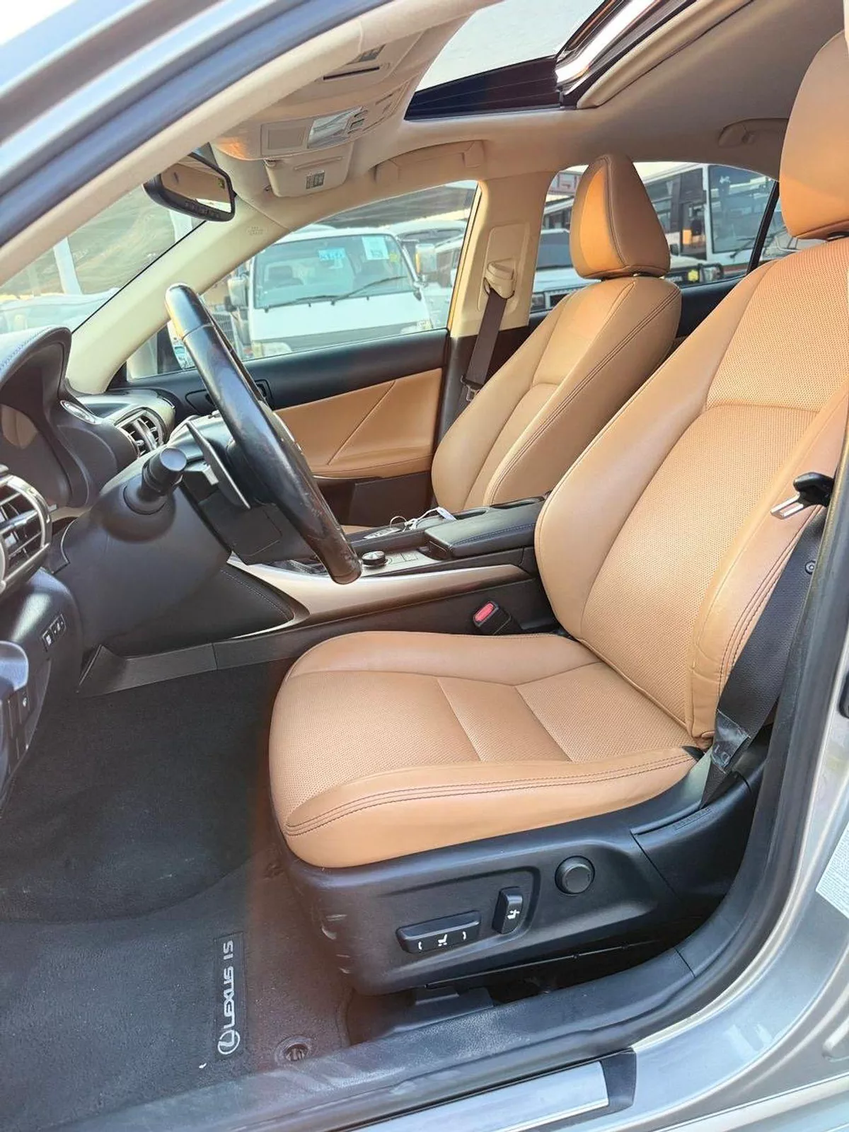 Lexus IS300 AWD (NON GCC) AWD-3-0