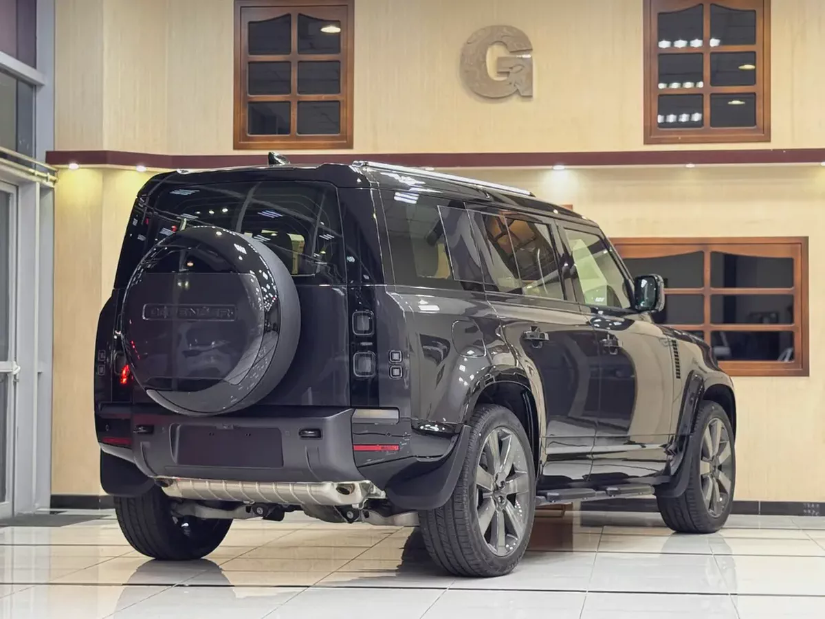 Land Rover Defender 110 X-Dynamic HSE 2026 GCC Specs-1-1