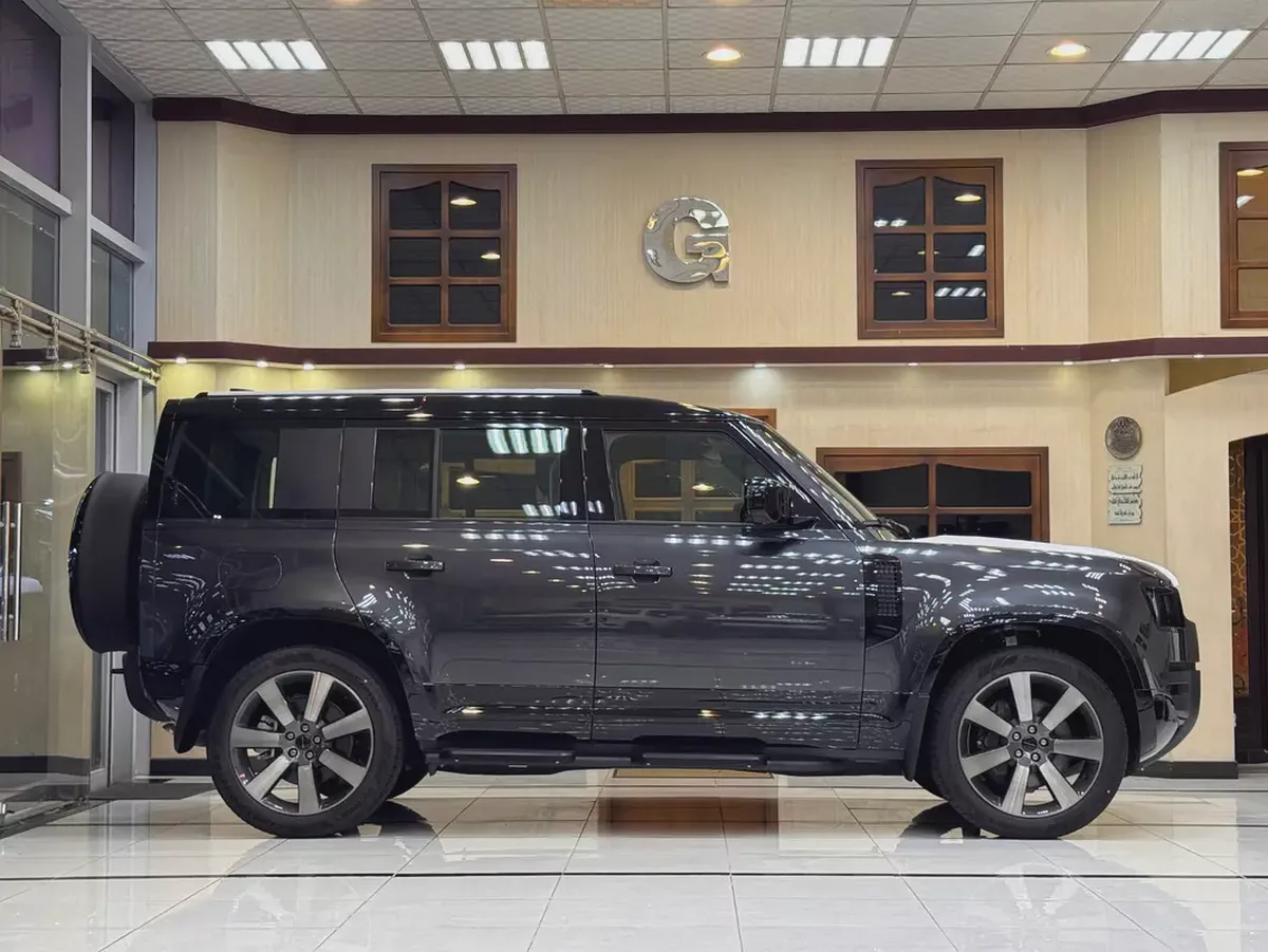 Land Rover Defender 110 X-Dynamic HSE 2026 GCC Specs-7-7