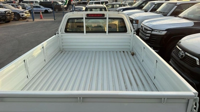 Isuzu D-MAX STD Isuzu DMax 2.5L-5