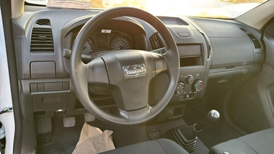 Isuzu D-MAX STD Isuzu DMax 2.5L-6
