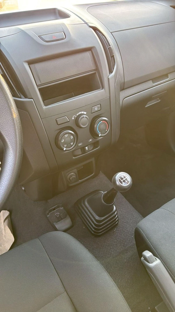 Isuzu D-MAX STD Isuzu DMax 2.5L