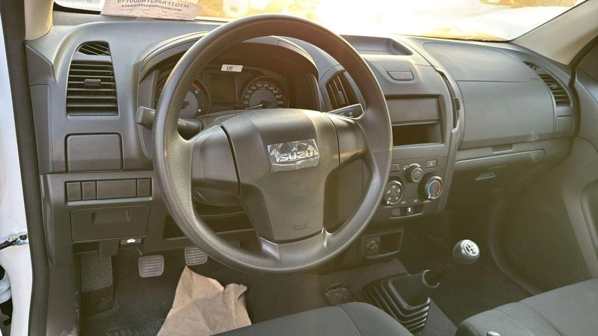 Isuzu D-MAX STD Isuzu DMax 2.5L-6-0