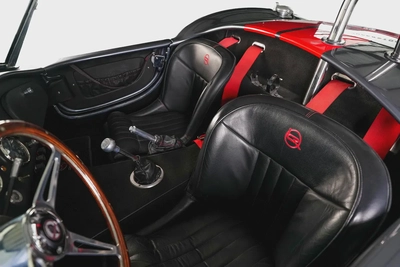 Shelby Cobra 427-Ford Performance-V8-Side Exhaust-Collectors Car-4