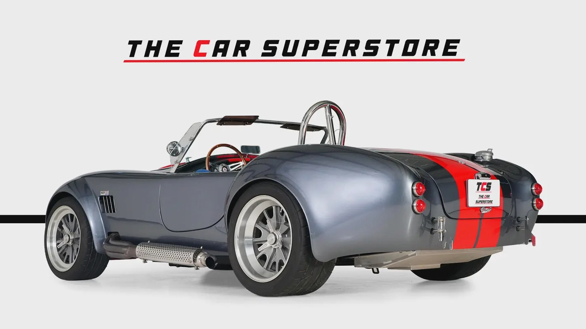 Shelby Cobra 427-Ford Performance-V8-Side Exhaust-Collectors Car-9-9