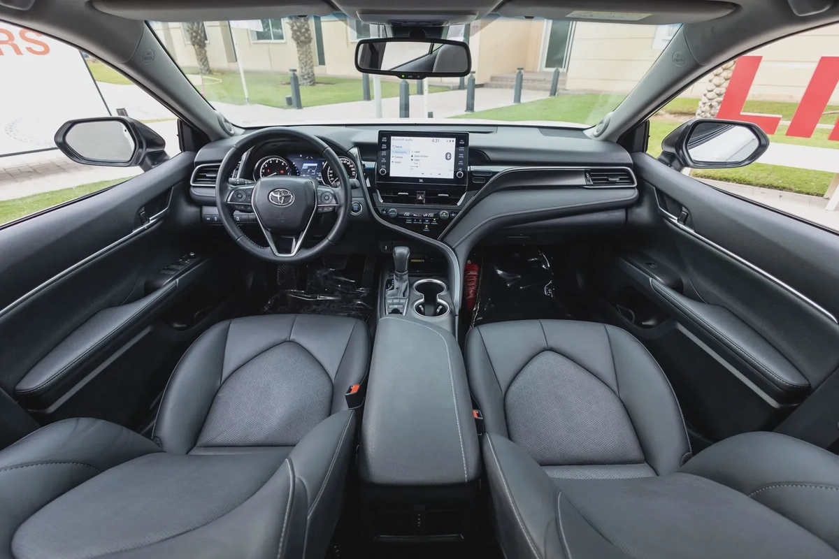 Toyota Camry 2024-2-2