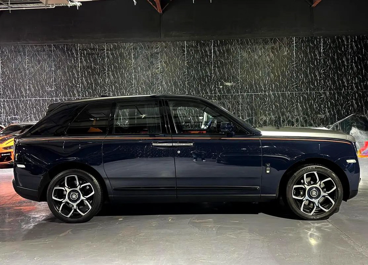 Rolls-Royce Cullinan Black Badge 2021 | Exclusive offer | GCC specs | Low Mileage | Well Maintained-19-19
