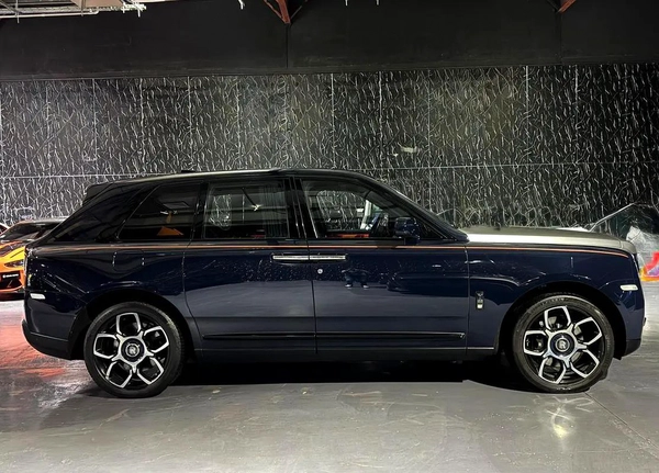 Rolls-Royce Cullinan Black Badge 2021 | Exclusive offer | GCC specs | Low Mileage | Well Maintained