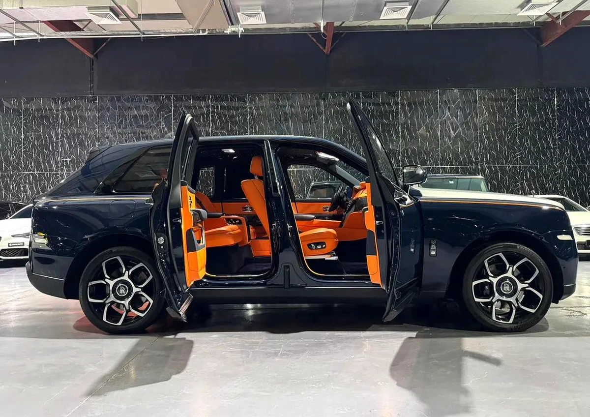 Rolls-Royce Cullinan Black Badge 2021 | Exclusive offer | GCC specs | Low Mileage | Well Maintained-1-1