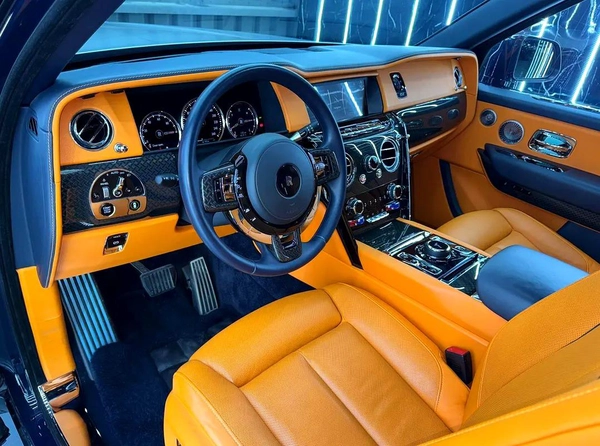 Rolls-Royce Cullinan Black Badge 2021 | Exclusive offer | GCC specs | Low Mileage | Well Maintained