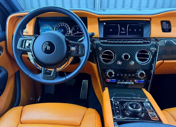Rolls-Royce Cullinan Black Badge 2021 | Exclusive offer | GCC specs | Low Mileage | Well Maintained