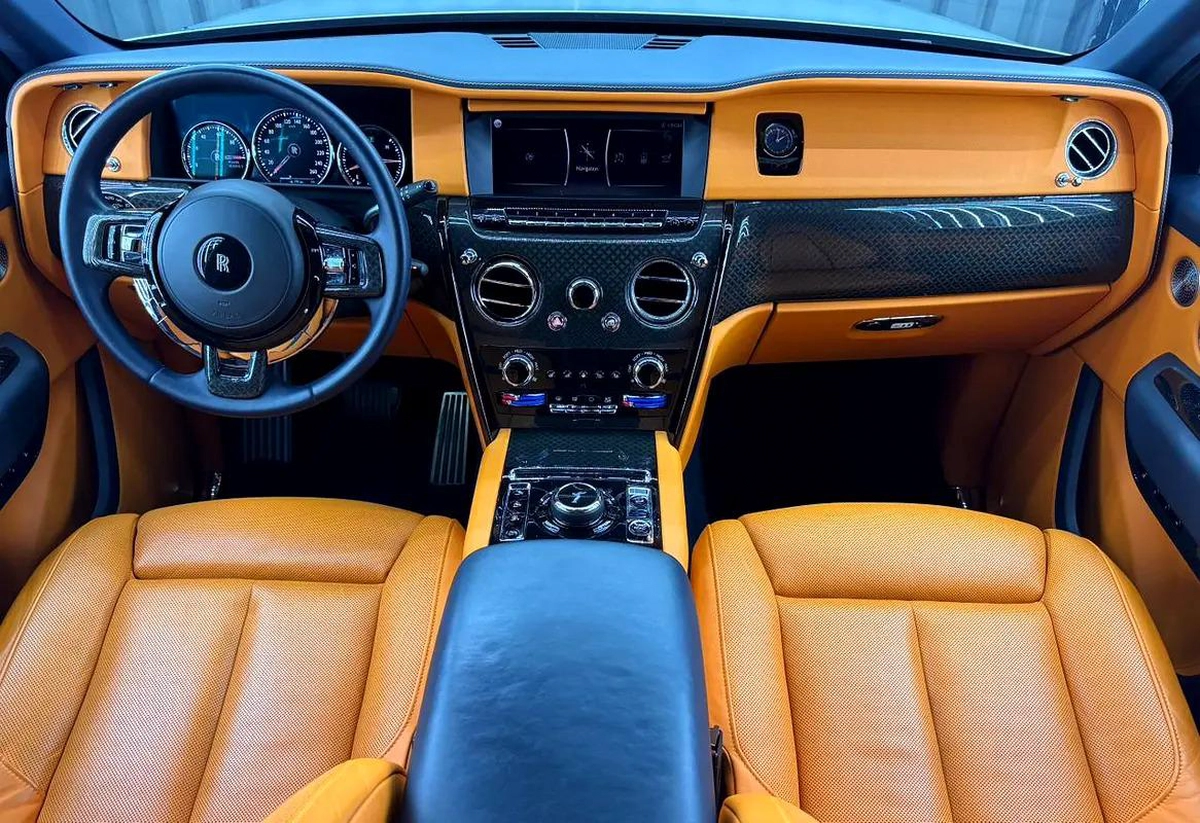 Rolls-Royce Cullinan Black Badge 2021 | Exclusive offer | GCC specs | Low Mileage | Well Maintained-11-11