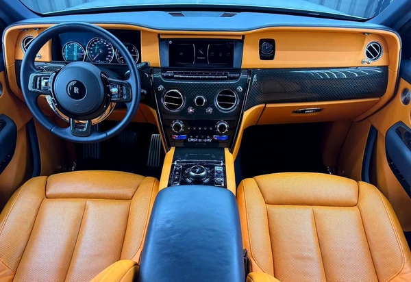 Rolls-Royce Cullinan Black Badge 2021 | Exclusive offer | GCC specs | Low Mileage | Well Maintained