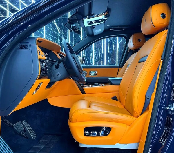 Rolls-Royce Cullinan Black Badge 2021 | Exclusive offer | GCC specs | Low Mileage | Well Maintained