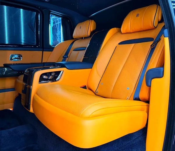 Rolls-Royce Cullinan Black Badge 2021 | Exclusive offer | GCC specs | Low Mileage | Well Maintained
