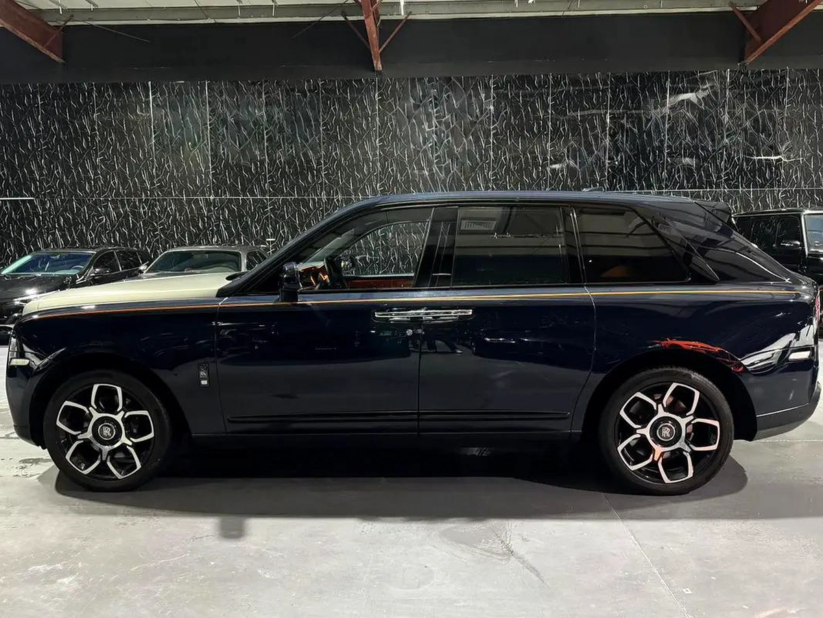 Rolls-Royce Cullinan Black Badge 2021 | Exclusive offer | GCC specs | Low Mileage | Well Maintained-14-14