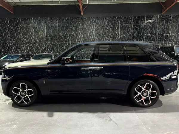 Rolls-Royce Cullinan Black Badge 2021 | Exclusive offer | GCC specs | Low Mileage | Well Maintained