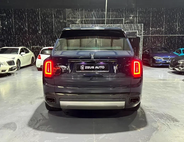 Rolls-Royce Cullinan Black Badge 2021 | Exclusive offer | GCC specs | Low Mileage | Well Maintained