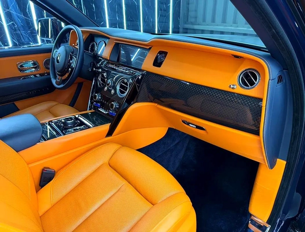 Rolls-Royce Cullinan Black Badge 2021 | Exclusive offer | GCC specs | Low Mileage | Well Maintained