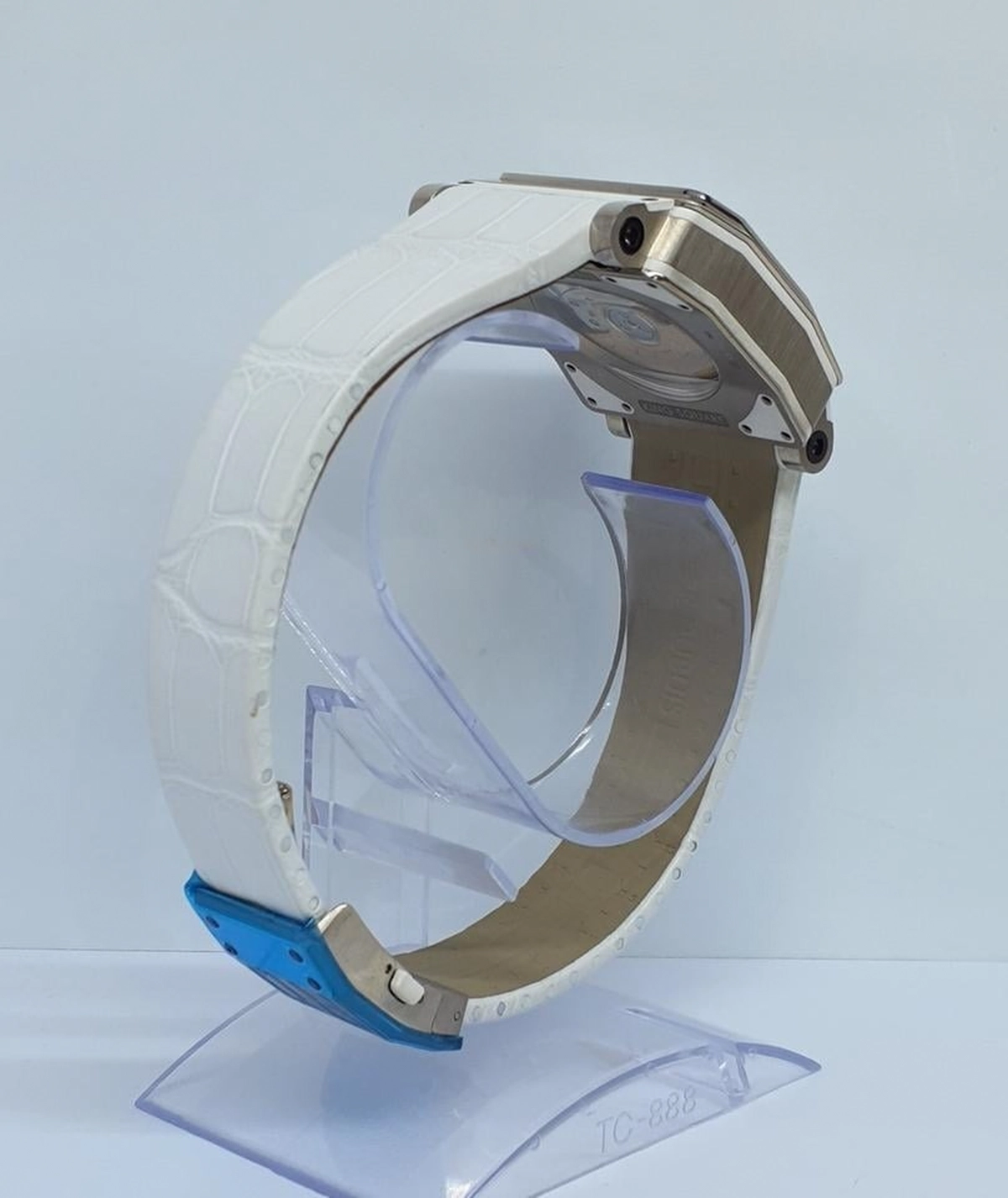 Roger Dubuis | King Square White Gold case with Leather Strap | Condition: New | Year of production 2002 (Approximation) | No original box | Original papers-8-8