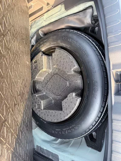 Toyota RAV4 XLE Full option 2025-19