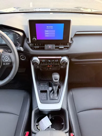 Toyota RAV4 XLE Full option 2025-6