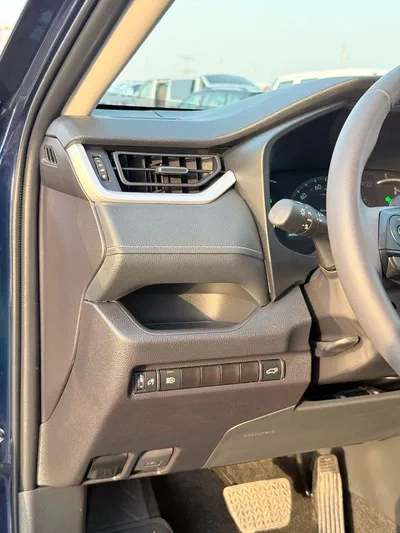 Toyota RAV4 XLE Full option 2025-8