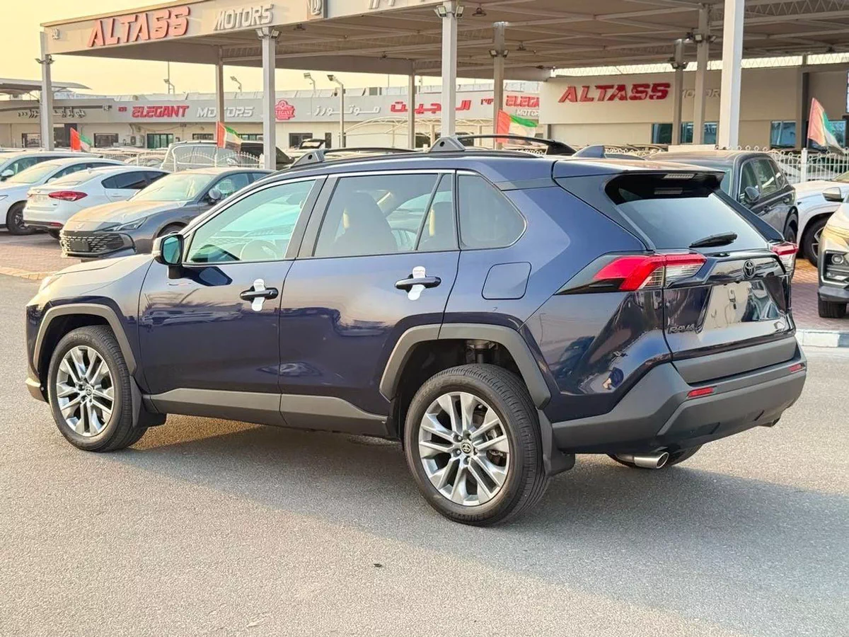 Toyota RAV4 XLE Full option 2025-12-0
