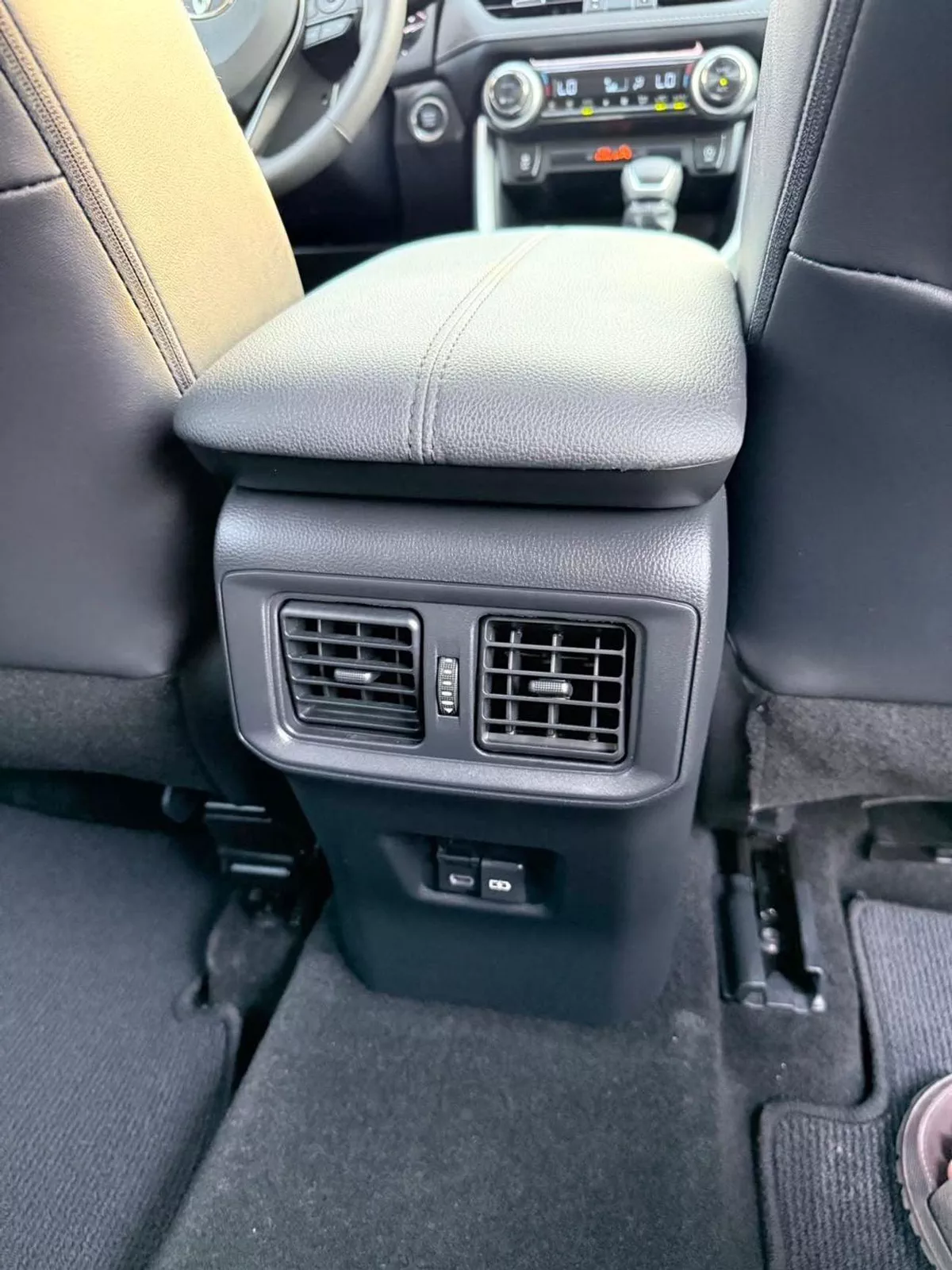 Toyota RAV4 XLE Full option 2025-16-0
