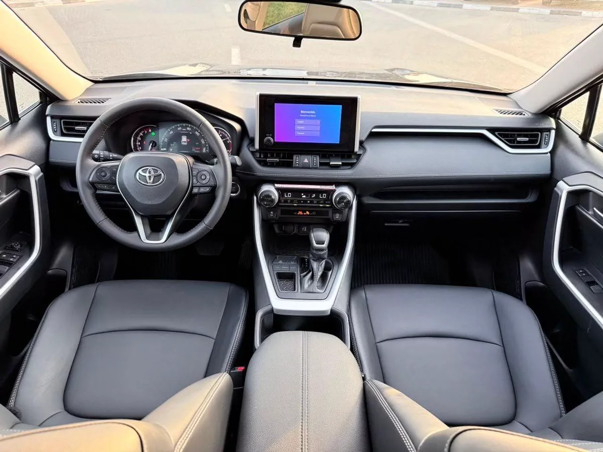 Toyota RAV4 XLE Full option 2025-4-0