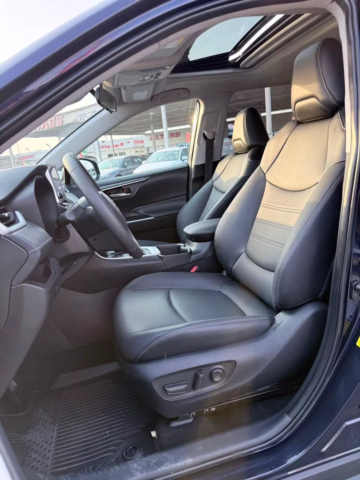 Toyota RAV4 XLE Full option 2025-5-0
