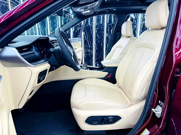 Jeep Grand Cherokee 2024 GCC | Low Mileage | Al Futtaim Warranty 2029 | Al Futtaim Service 2027