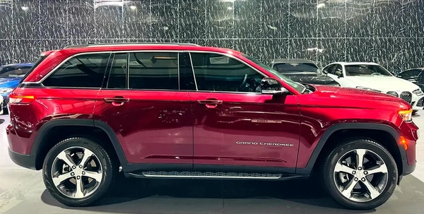 Jeep Grand Cherokee 2024 GCC | Low Mileage | Al Futtaim Warranty 2029 | Al Futtaim Service 2027