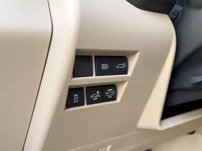 Toyota Land Cruiser  EXPORT ONLY - 2026 LC300 VX 4.0L (GCC Specification)-10