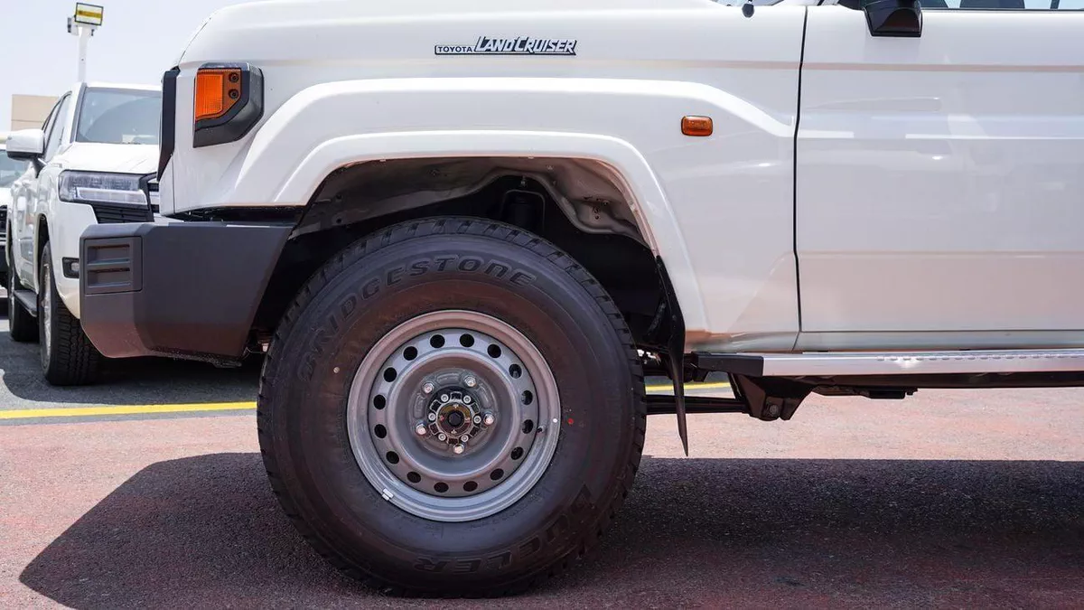 Toyota Land Cruiser Pickup 70 LC 79 DC TOYOTA LC 79 DC 2.8 DIESEL MT 2026-15-0