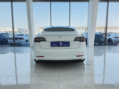 تيسلا موديل 3 ستاندرد  Tesla Model 3 Standard ابيض / اسود 2021 (خليجي)-5