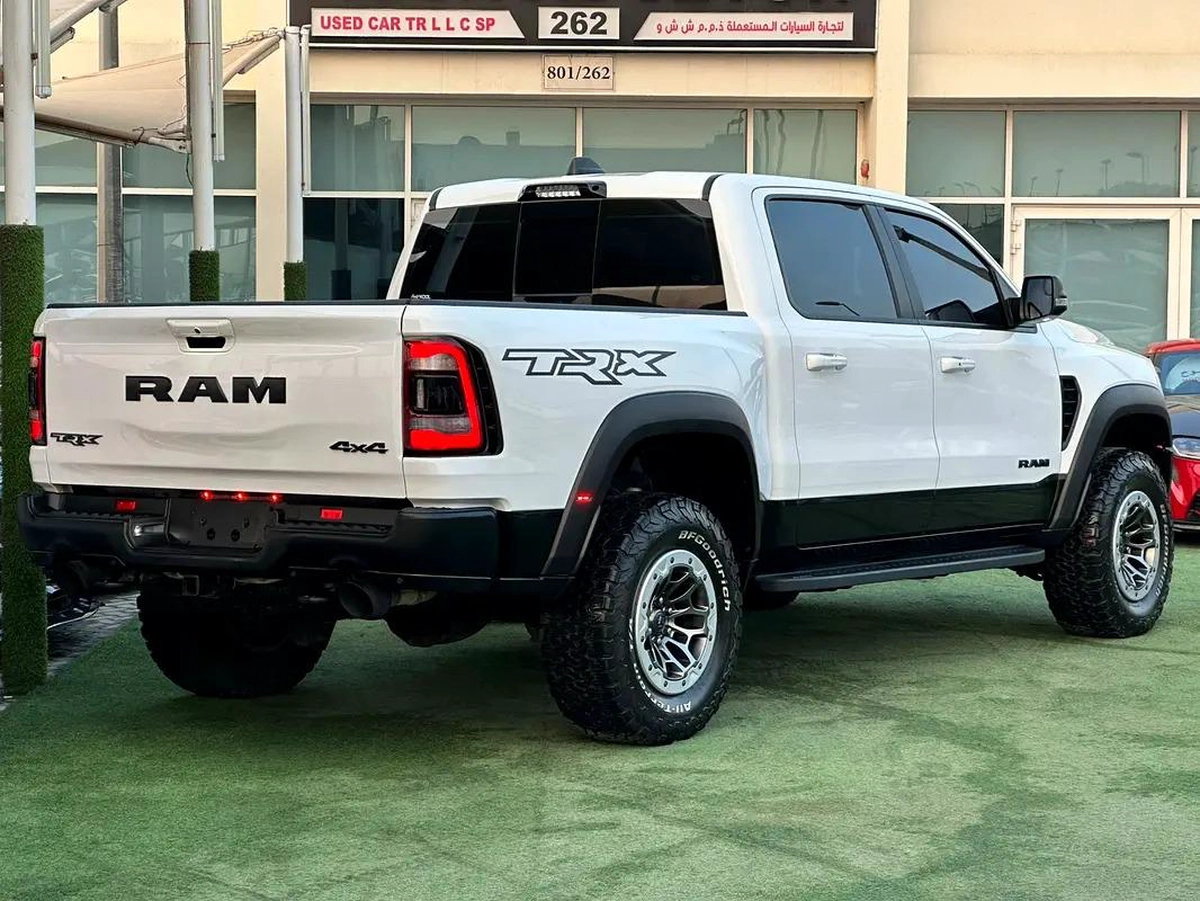 DODGE RAM TRX 6.2 L supercharged GCC 2022 Service History ( Under Warranty ) Original Paint Zero Acc-8-8