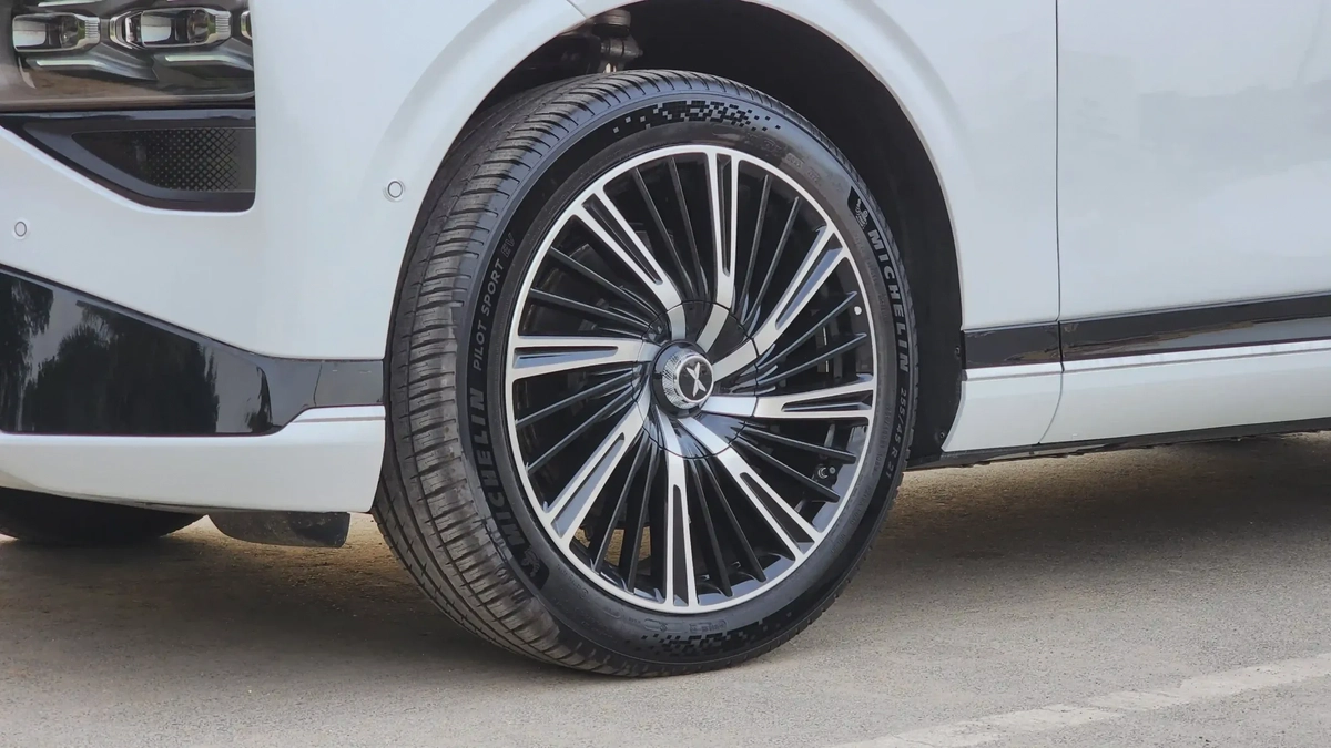 2023 XPENG G9 [White]-4-4