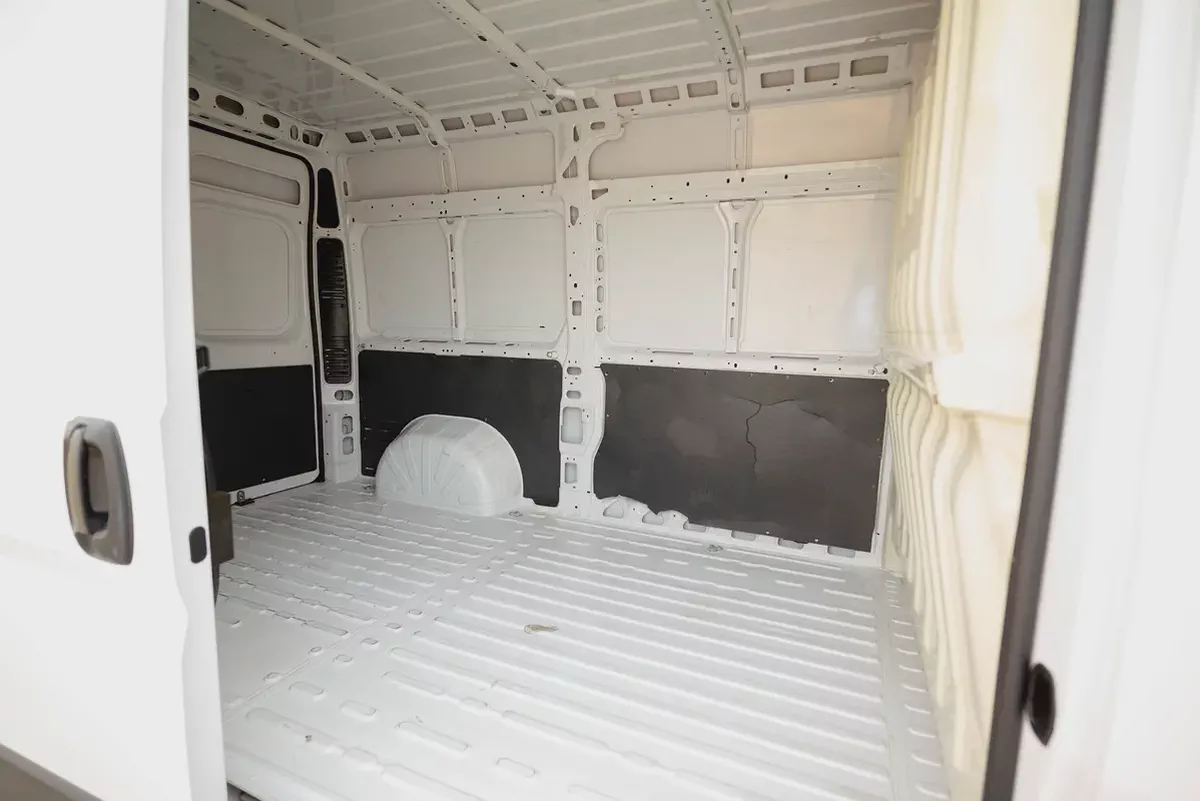Peugeot Boxer L2H2 Delivery Van | GCC Specs | Ref#P22140-7-7